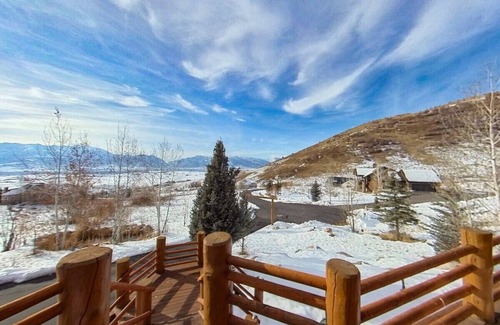 Huntsville Cabin | Cozy 4 Bedroom Mountain Cabin in Huntsville, Utah