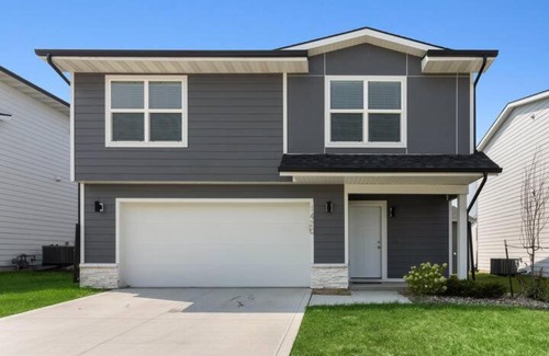 Grimes House | Family-Friendly New Home with 4 Bedrooms in Grimes