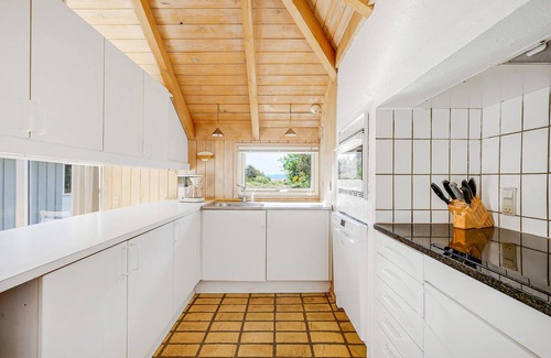 Slette Strand House | Cozy 4-Bedroom Retreat with Ocean Views in Fjerritslev