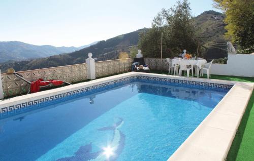 Canillas de Albaida House | Beautiful 4 Bedroom Home in Árchez with Pool and Hot Tub
