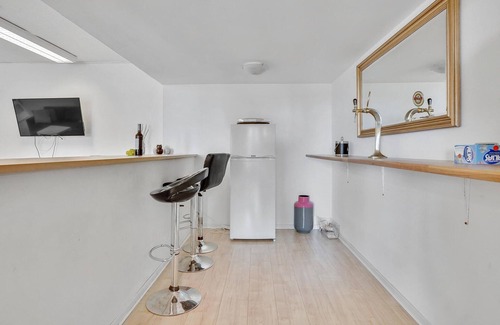 Hemmet House | Family-Friendly 4 Bedroom Stay with Oceanfront Views
