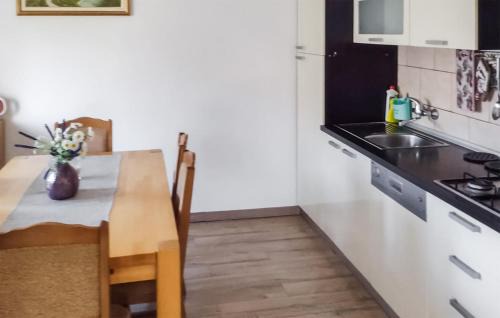 Smoljanac House | Welcoming Home in Smoljanac with Pool and Wi-Fi Access