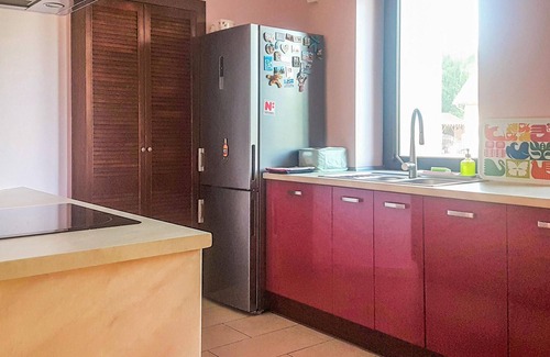 Pinczyn House | Modern Vacation Home in Semlin with Private Pool & Lake View