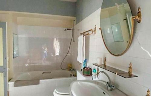 Tredion House | 4 Bedroom Nice Home In Trédion