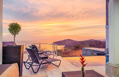 Granada House | 4-Bedroom Oceanview Villa | Private Pool & Yard