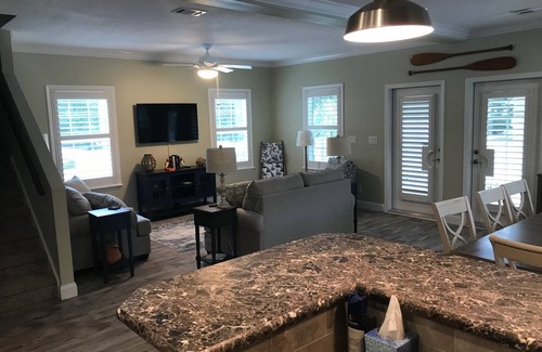 Homosassa House | Tranquil 4-Bedroom Oasis on Deep Water Canal with Kayaks
