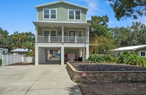 Homosassa House | Tranquil 4-Bedroom Oasis on Deep Water Canal with Kayaks