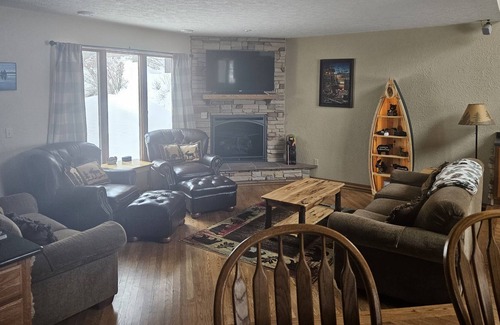 Hayward House | Ideal 4 Bedroom Retreat on Lac Courte Oreilles Lake