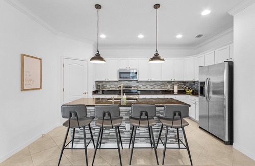 The Forum House | 4-bedroom Private Pool Home