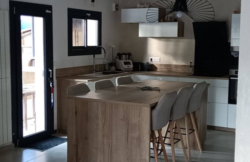 Rocbaron House | Family-Friendly Retreat with Private Pool and Kitchen Access