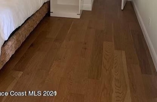 Sunnyland Beach Apartment | 4 Bedroom Single family L-431393 by Houzlet