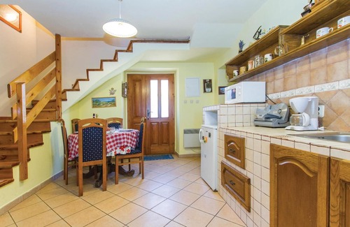 Martinski House | Comfortable Stone House with Private Pool and Spa Amenities