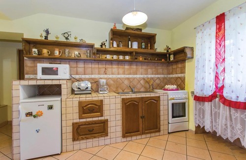 Martinski House | Comfortable Stone House with Private Pool and Spa Amenities