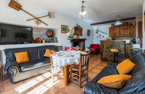 Iznajar House | Relaxing Lake View Getaway with Pool & Spa Amenities