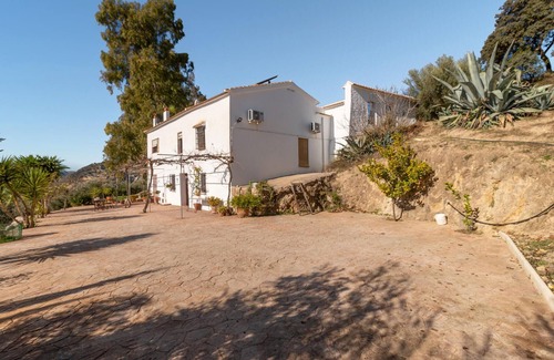 Iznajar House | Relaxing Lake View Getaway with Pool & Spa Amenities