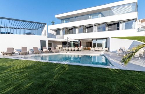Susica House | Unforgettable Vacation Home with Ocean View & Private Pool