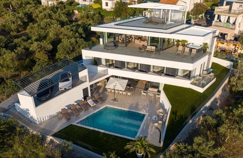 Susica House | Unforgettable Vacation Home with Ocean View & Private Pool