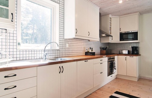 Slite House | Bright and Beautiful Oceanfront Retreat in Åminne