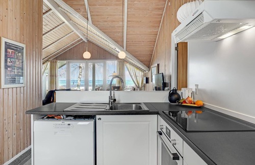 Strøby Egede House | Seaside Cottage with Breathtaking Views and Pet-Friendly Perks