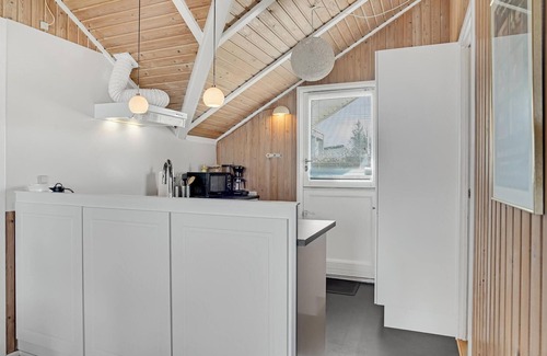 Strøby Egede House | Seaside Cottage with Breathtaking Views and Pet-Friendly Perks