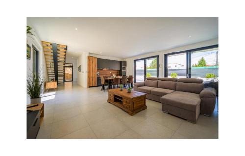 Murter House | 4 Bedroom Stunning Home In Murter