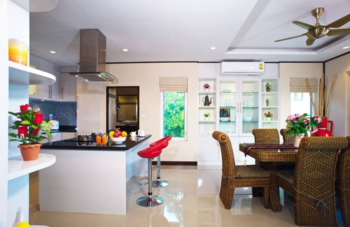 Bophut Villa | Experience Oceanfront Bliss with Scenic Sea and Mountain Views