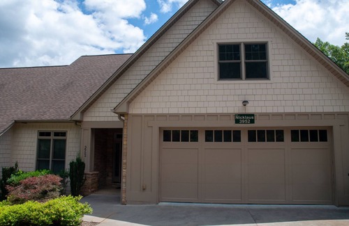 Conover House | Exceptional 4 Bedroom Townhome at Rock Barn Golf & Spa