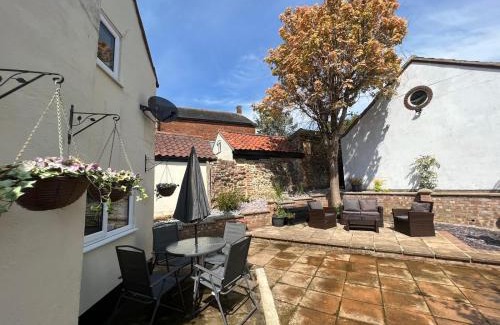 Wymondham House | Historic 4 Bedroom Townhouse on Timeless Street