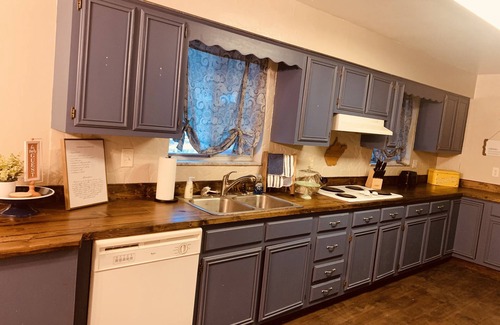 Williamson House | Discover the 4 Bedroom Trail House with Ocean View