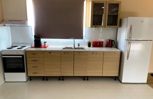 Finley Apartment | Spacious 4 Bedroom Unit in Finley - Ideal for Families