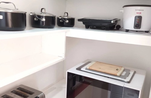 Finley Apartment | Spacious 4 Bedroom Unit in Finley - Ideal for Families