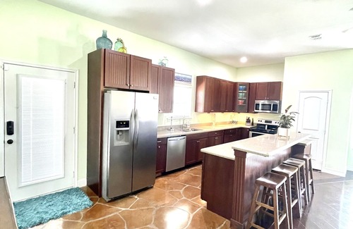 Port O Connor House | Relax by the Ocean: Fish, Swim & Enjoy Family Fun