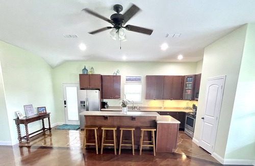 Port O Connor House | Relax by the Ocean: Fish, Swim & Enjoy Family Fun