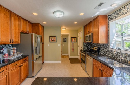 Richland House | Historical Gold Coast Q House: Pet-Friendly Family Retreat