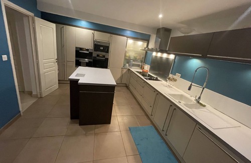 Nages-et-Solorgues Villa | Elegant Oceanfront Villa with 5 Bedrooms and Pool