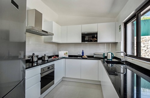 Santa Eulalia Villa | Elegant 4 Bedroom Villa in Albufeira with Heated Pool