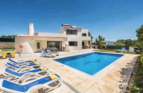 Santa Eulalia Villa | Elegant 4 Bedroom Villa in Albufeira with Heated Pool