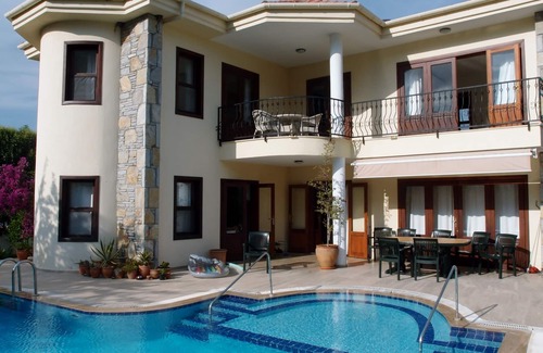 Dalyan City Center Villa | Discover a 4-Bedroom Villa with Private Pool near Dalyan