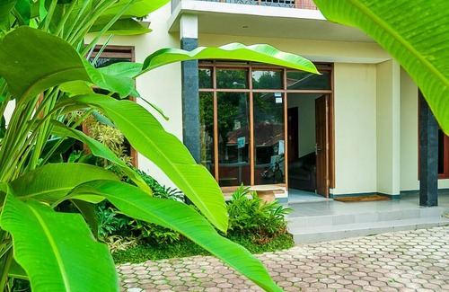 Ciumbuleuit Villa | 4-Bedroom Villa with Pool and Views in Bandung