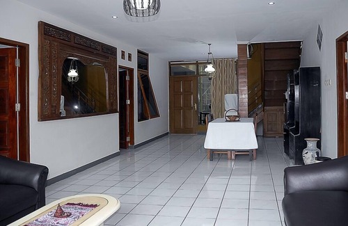 Ciumbuleuit Villa | 4-Bedroom Villa with Pool and Views in Bandung