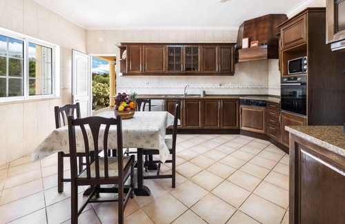 Silves Villa | 4-bedroom villa with a big pool in countryside