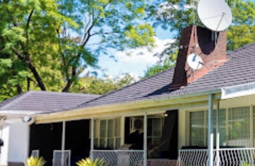 Bulawayo House | Ideal 4 Bedroom Villa with Solar Power and Breakfast