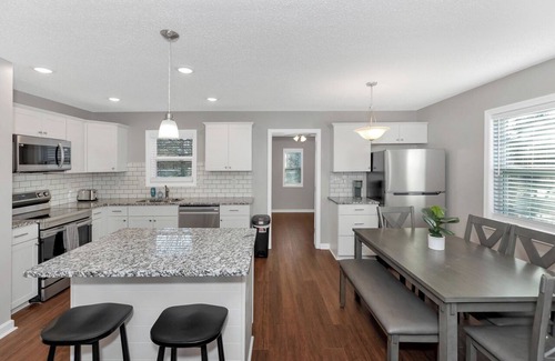 Huntsville House | 4 Bedroom w/Dedicated Workspace