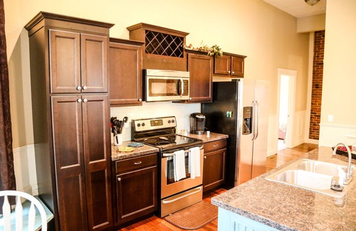 Walnut Street House | Elegant Historical Home in Springfield, MO - 9.8/10 Rated