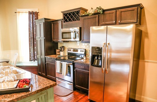 Walnut Street House | Elegant Historical Home in Springfield, MO - 9.8/10 Rated