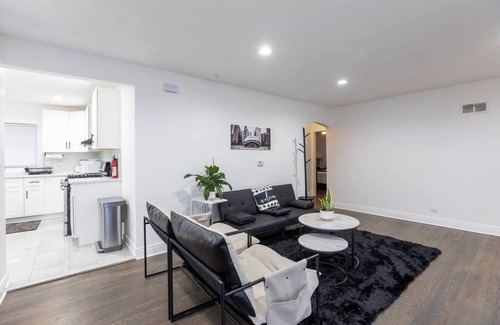 Skokie House | 4 bedrooms, 6 beds, 2 full baths, and open basement loft