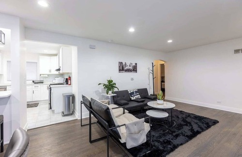 Skokie House | 4 bedrooms, 6 beds, 2 full baths, and open basement loft