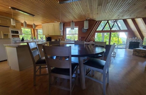 Sloans Valley House | Stunning 4-Bedroom Retreat with Private Pool & Game Room