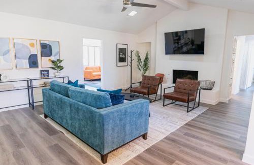 Cowley House | Elegant Retreat at The Regal Executive with Pool Access