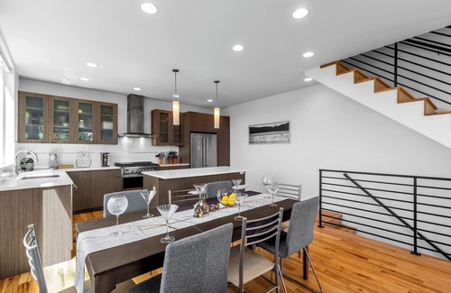 Fremont House | 4 Beds Fremont Townhome with Rooftop and Lake/Mountain View